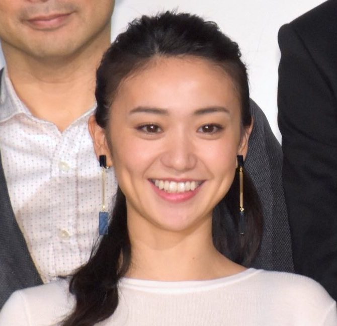 大島優子、エロい衣装で映画の舞台挨拶に出演